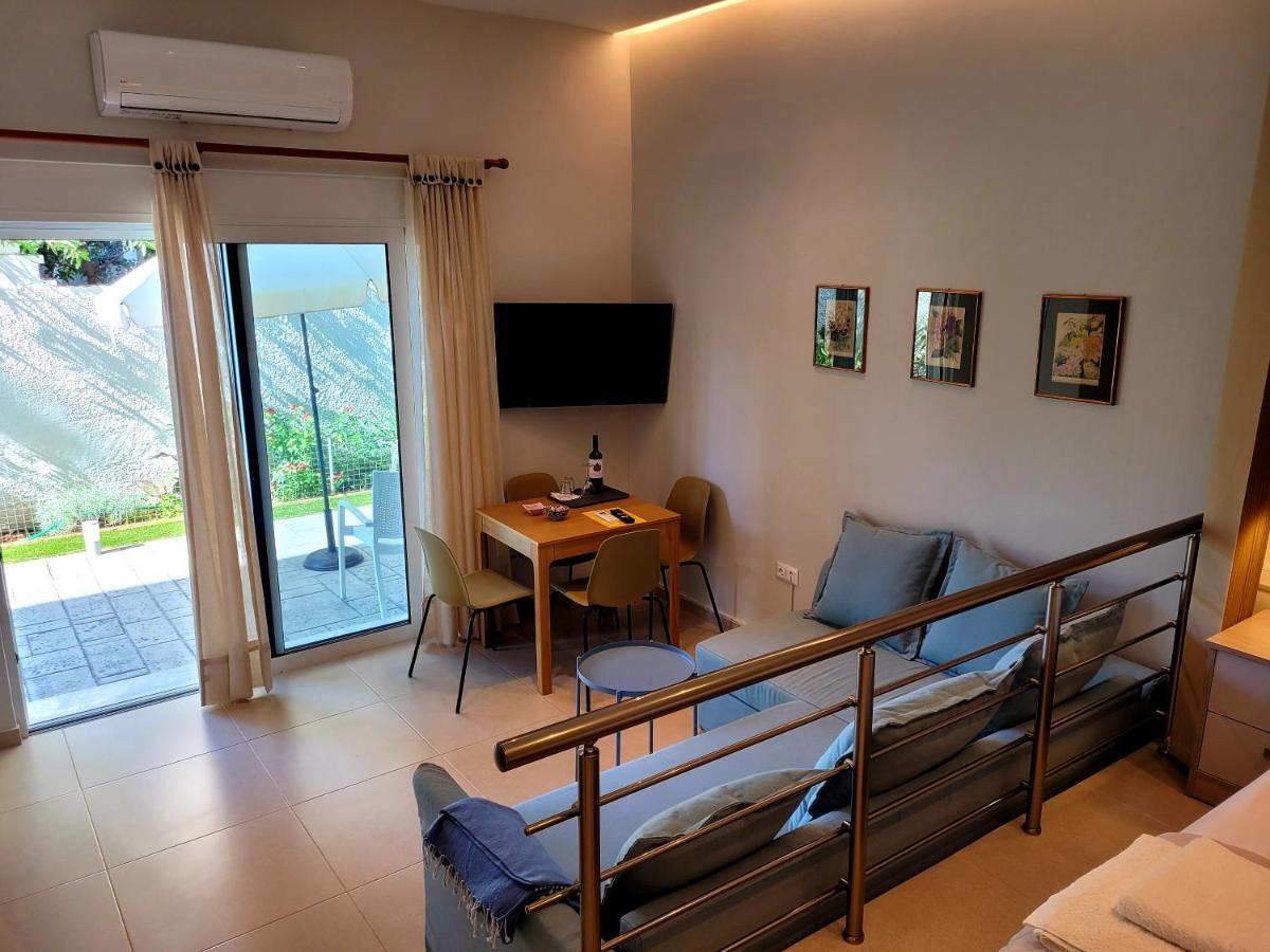 Aphrodite'S Apartments อาร์เตมีดา ภายนอก รูปภาพ